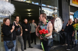 Chris+Martin+Coldplay+Films+Video+Sydney+-z4usChcP_7x.jpg