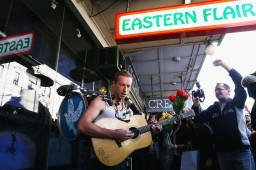 Chris+Martin+Coldplay+Films+Video+Sydney+QZwAWpa5dvVx.jpg