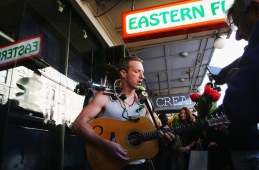Chris+Martin+Coldplay+Films+Video+Sydney+w6bPONYemRJx.jpg