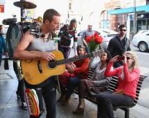 ChrisMartinColdplayFilmsVideoSydney6NC1m8ZCJdax.jpg