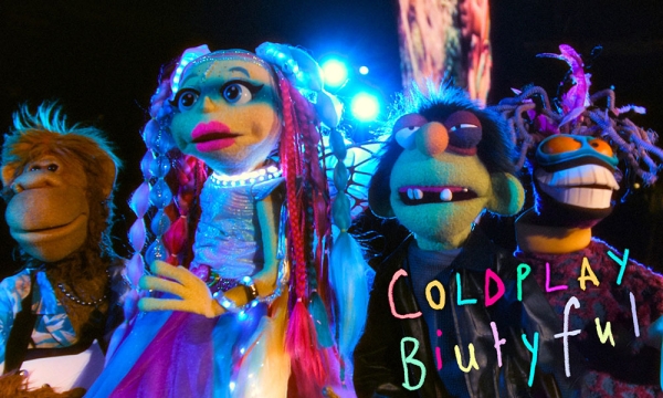 Le groupe dévoile le clip de Biutyful avec The Weirdos