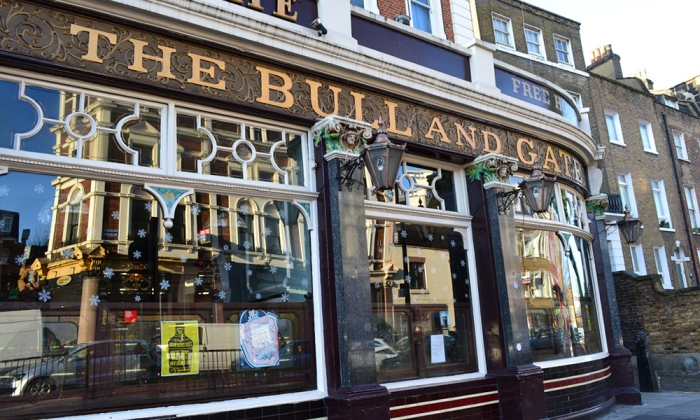Coldplay révèle sa tristesse à l'annonce de la fermeture du "The Bull&amp;Gate"